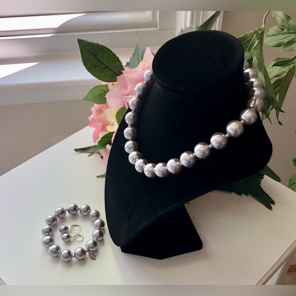 Seasons Light Gray Faux Pearl Necklace, Bracelet and Earrings - Picture 9 of 9